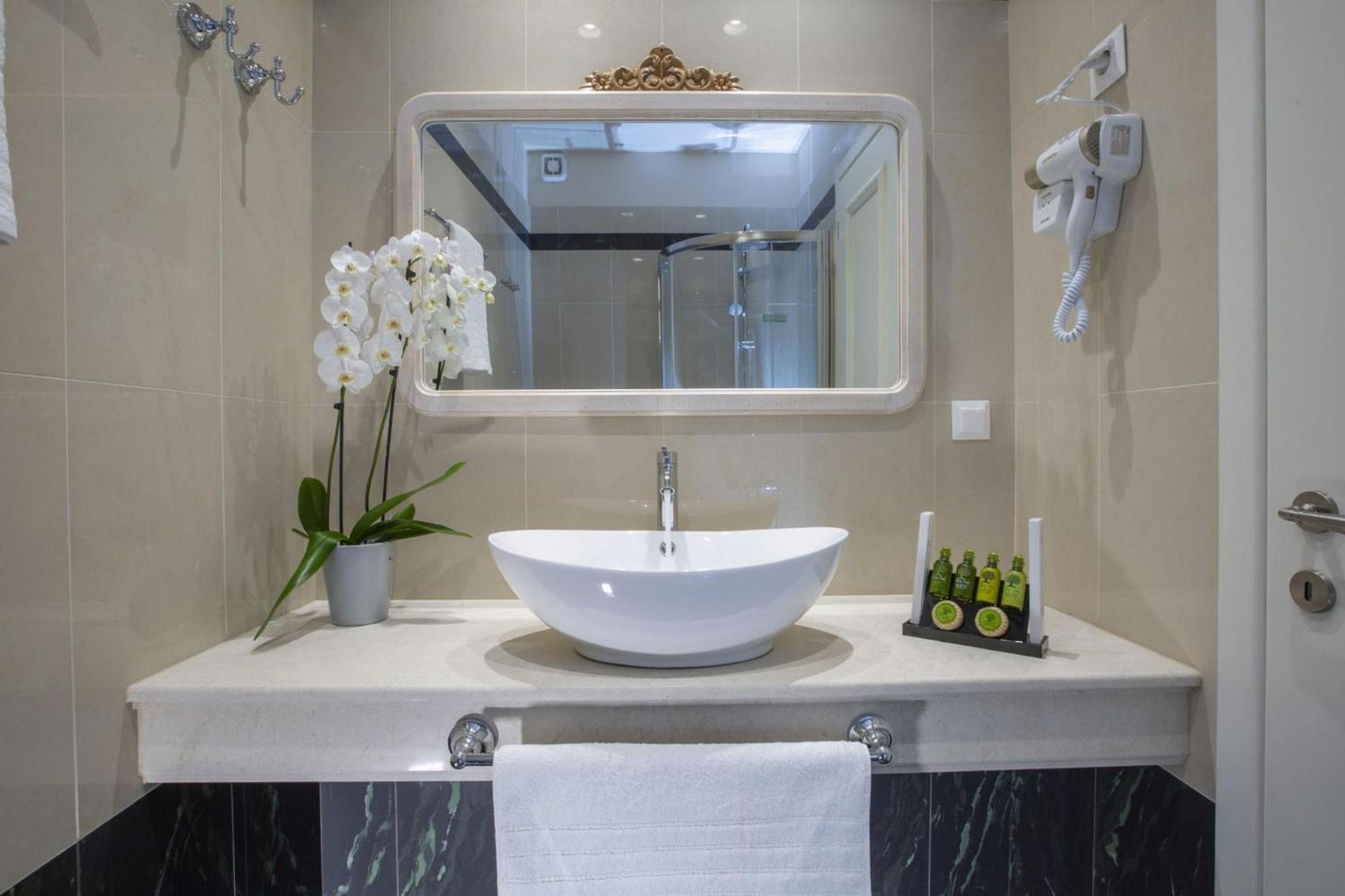 Vk Luxury Suites With Private Parking (Adults Only) Nydrí Eksteriør bilde